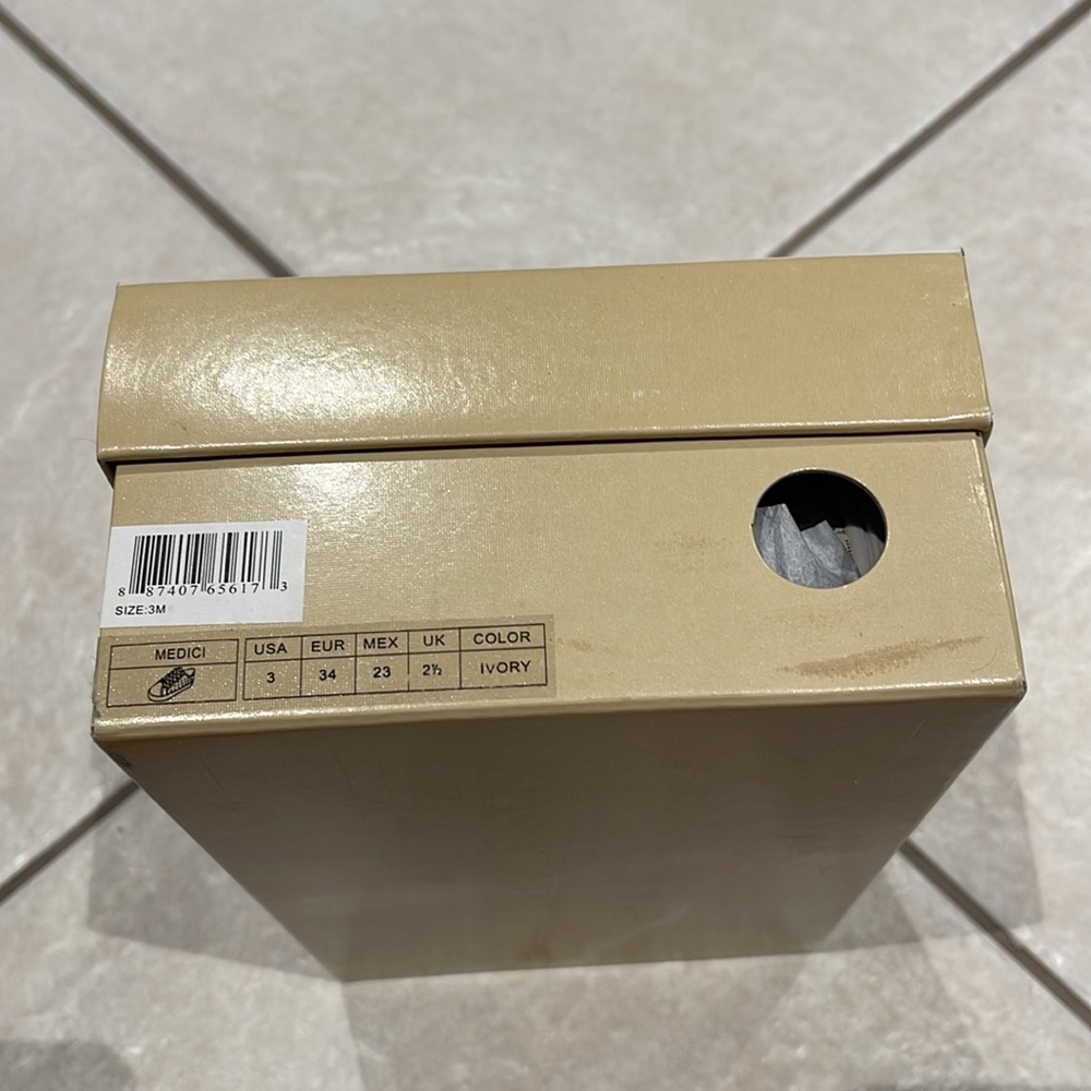 Michael Kors Sneakers - Picture 9 of 9